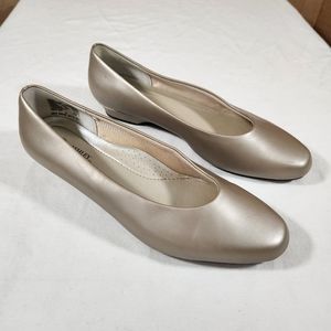 Ashley Taylor gold/taupe flats, size 9W, new